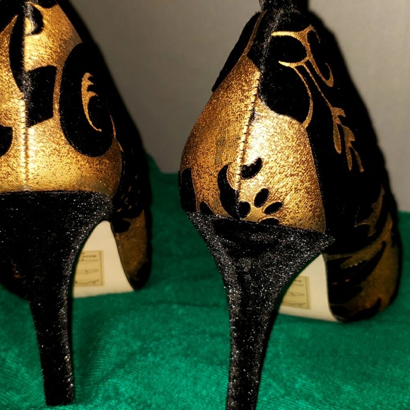 Shoes - Picture 3 of 8